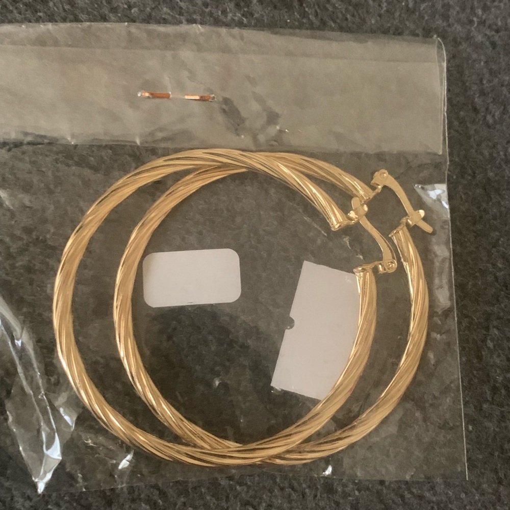 Jewelry - Picture 2 of 3